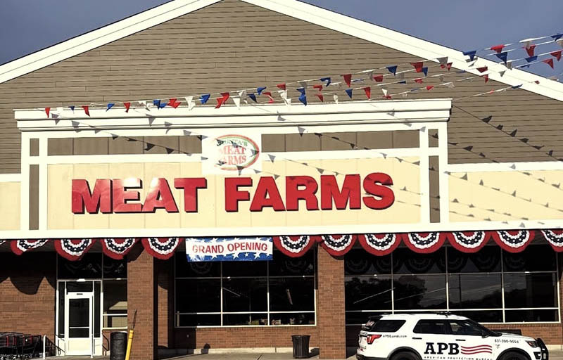 Delisle and Monahan of Island Associates lease 45,000 s/f to Giunta’s Meat Farms at Strathmore Commons